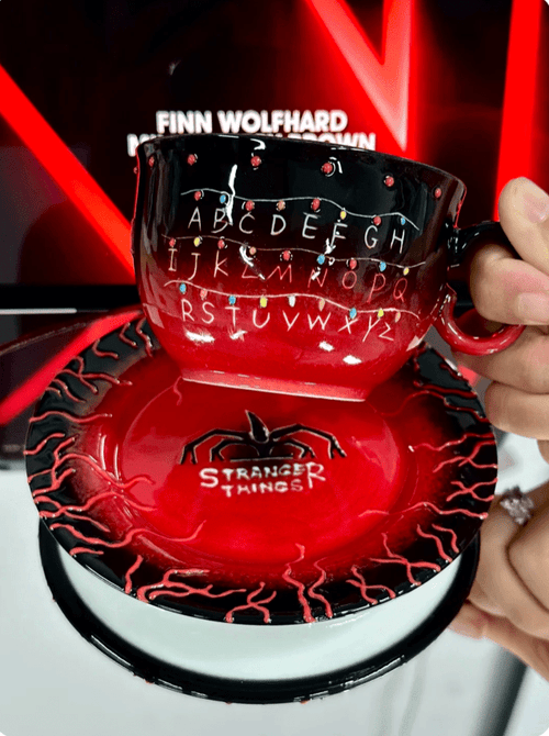 Stranger Things Ceramic Cup and Disc Set - Essentia