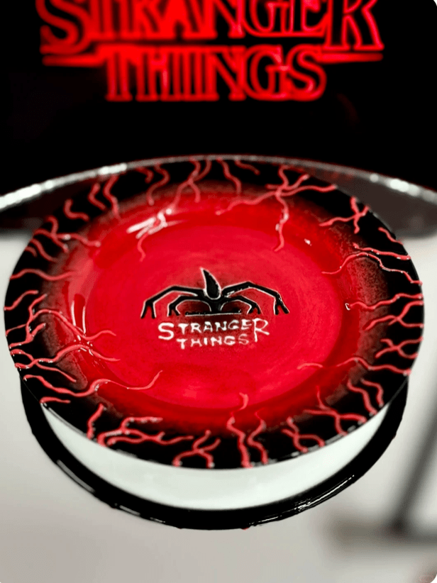 Stranger Things Ceramic Cup and Disc Set - Essentia